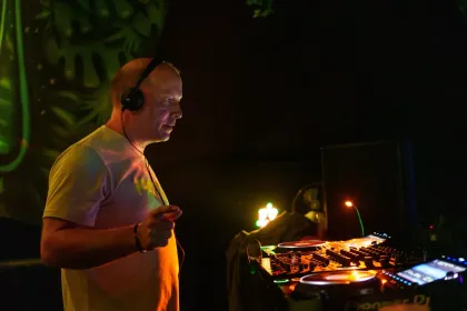 JOS02411